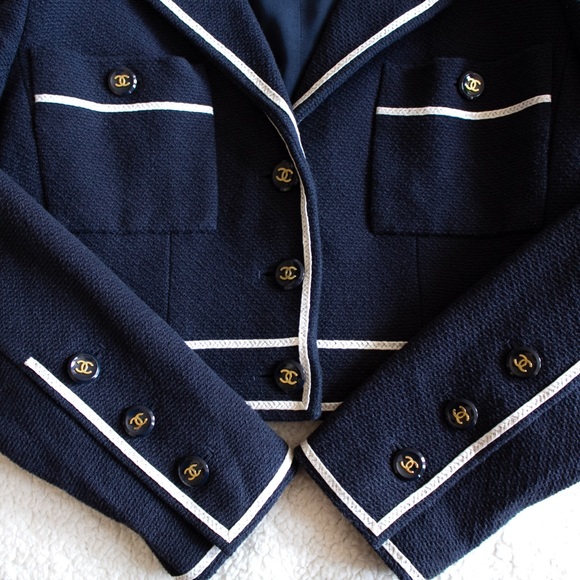 Iconic Chanel Vintage Spring 1995 Cropped Jacket - Picture 8 of 15